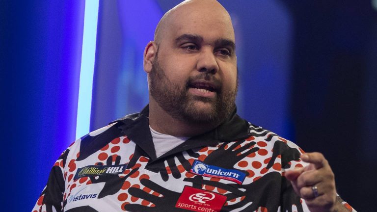 Dartswereld geschokt na overlijden Anderson (33): ‘Meest geliefde darter van circuit’