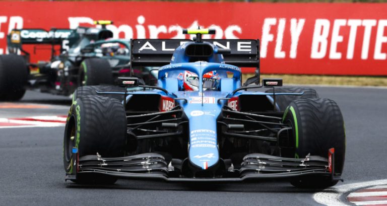 Ocon pakt sensationele zege in knotsgekke Hongaarse GP, Verstappen pakt een punt