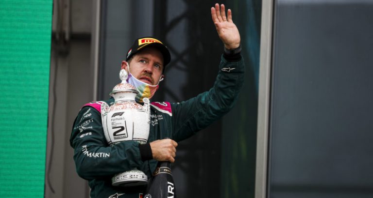 Vettel krijgt tweede plaats en achttien punten ‘voorlopig’ terug