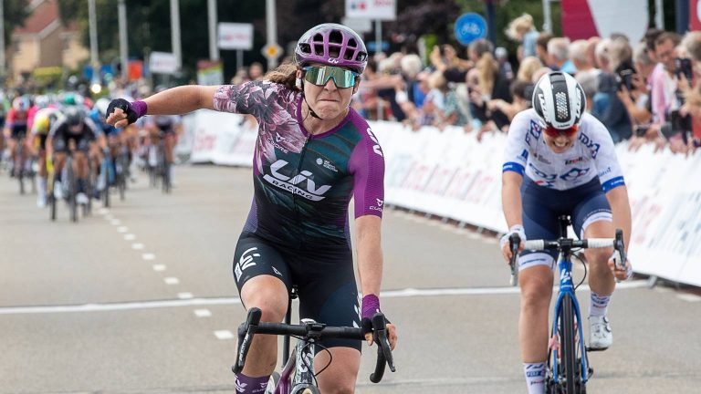 Canadese Jackson blijft uit greep peloton en wint eerste rit Ladies Tour