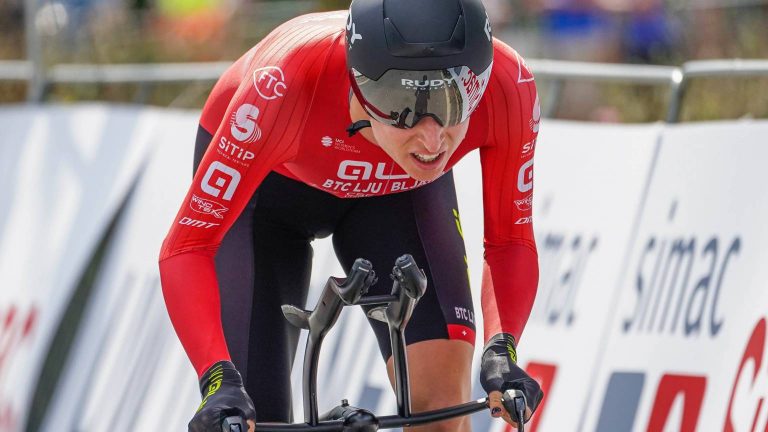 Zwitserse Reusser wint tijdrit in Ladies Tour en verovert de leiderstrui