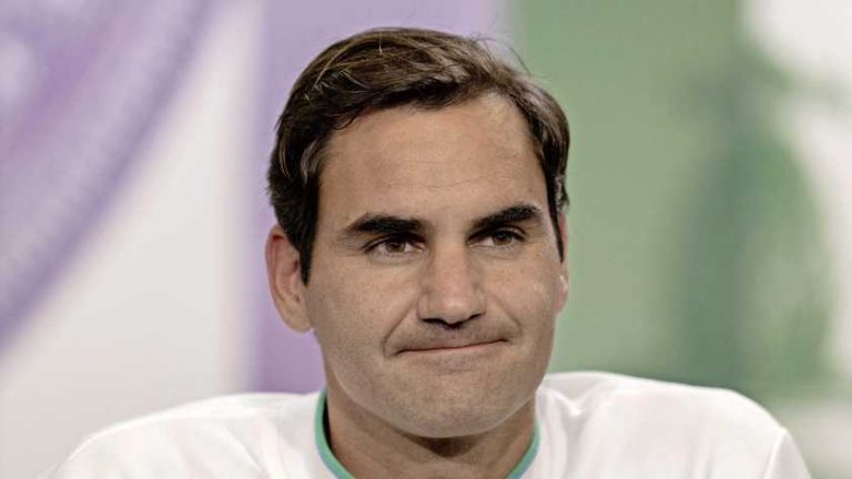 Roger Federer wéér maanden uit de roulatie door knie en mist US Open