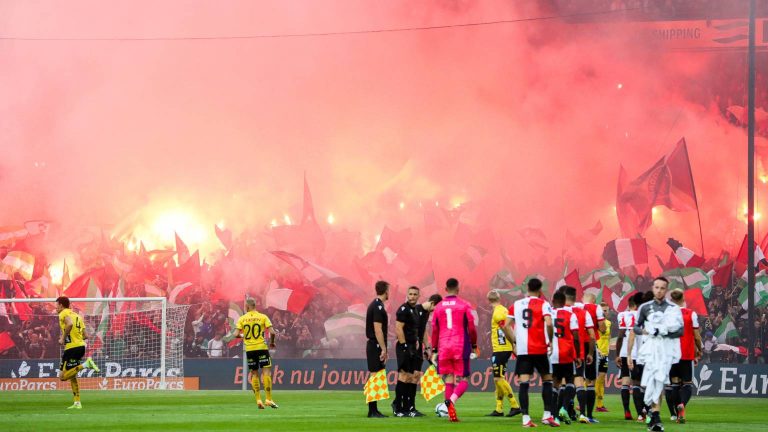 Feyenoord krijgt voor de derde keer een boete door gedrag aanhang