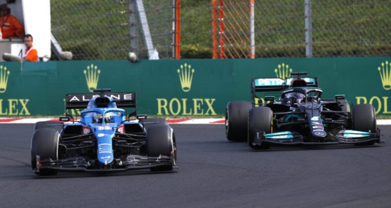 Alonso: ‘Heb Hamilton een nieuwe racelijn geleerd’