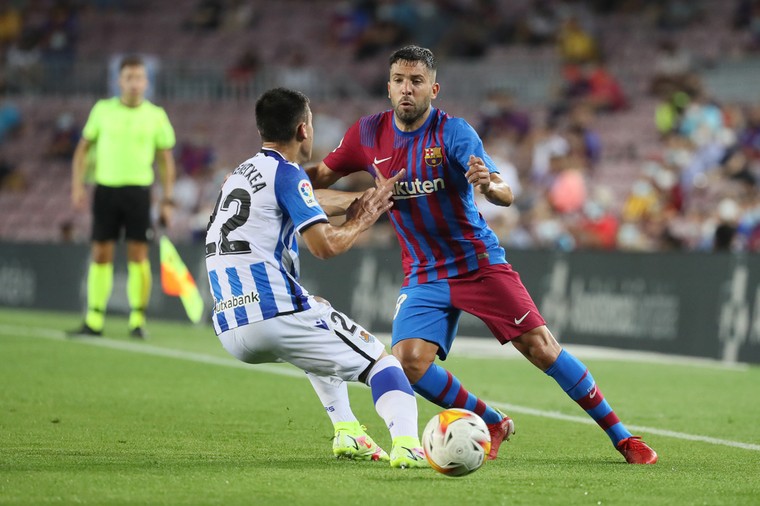 ‘Jordi Alba levert salaris in, Barça werkt aan vertrek Pjanic en Umtiti’