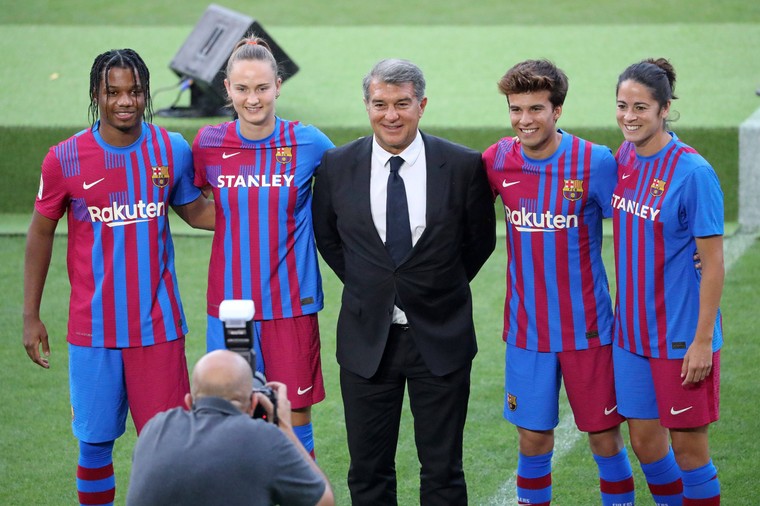 Laporta: ‘Als ik Messi zo in Parijs zie, is hij gelukkig hoe het is verlopen’