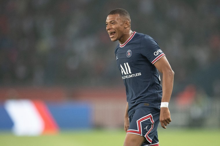 ‘Geïrriteerd Real Madrid gaat met nieuw bod op Mbappé komen’