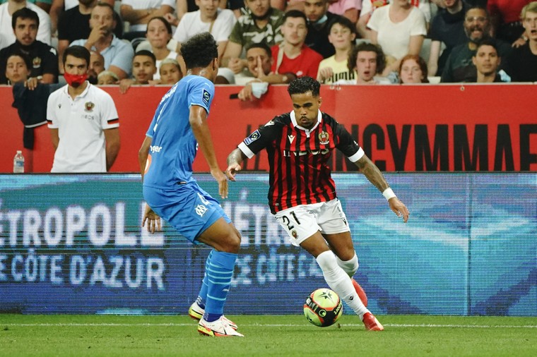 Kluivert na eerste goal vervangen door debutant Stengs