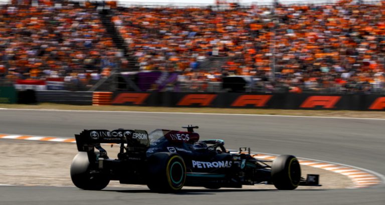 Hamilton: ‘Het was heel close, maar Verstappen verdient deze pole’