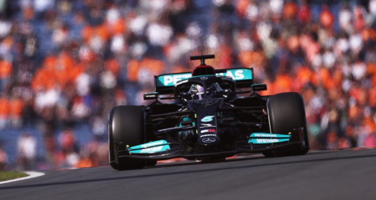 VT1: Hamilton in het hol van de leeuw naar P1, Verstappen tweede, Vettel strandt
