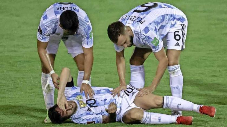 Lionel Messi met de schrik vrij na doodschop