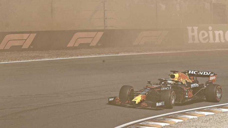 Max Verstappen maakt oranje-feest in Zandvoort compleet met foutloze zegetocht