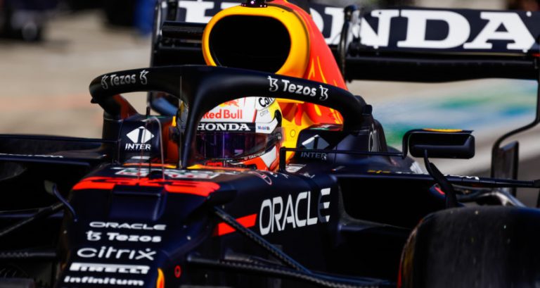 Verstappen start achteraan in Rusland na motorwissel