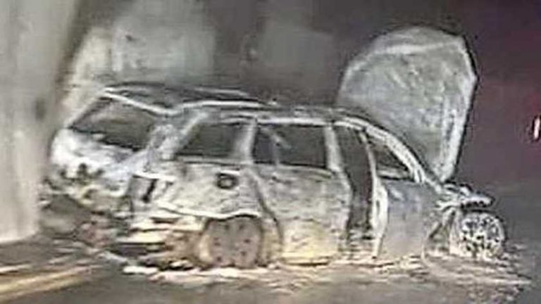 Boze fans Bosnische club steken auto scheidsrechters in brand