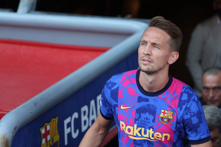 Koeman kiest voor jeugdig Barça met Memphis en Luuk de Jong