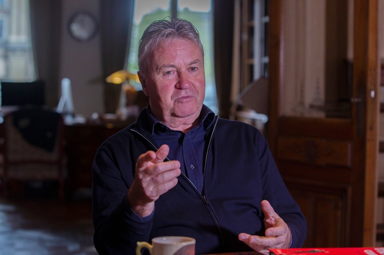 Hiddink (74) met pensioen: ‘We gaan stoppen, totaal’