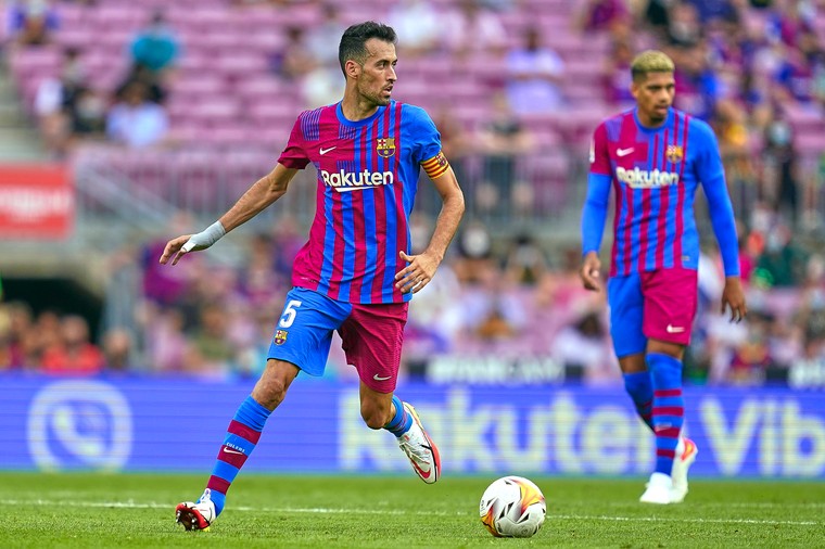 Busquets steekt de Barcelona-loftrompet over Memphis én Koeman