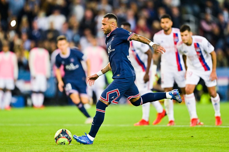 Paris Saint-Germain dompelt dapper Lyon in blessuretijd in rouw