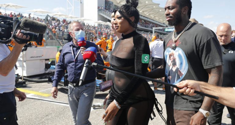 Brundle kan lachen om ophef om gridwalk: ‘Eindelijk een beetje beroemd!’