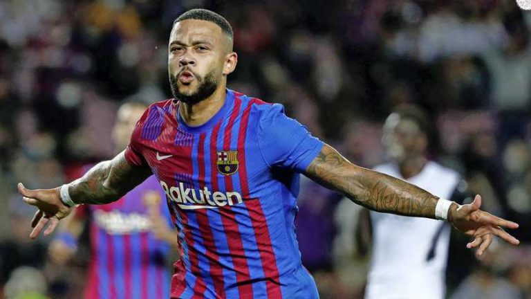 Memphis Depay draagt met goal bij aan zege FC Barcelona op Valencia