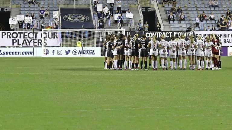 Amerikaanse voetbalsters leggen wedstrijden stil na misbruikschandaal
