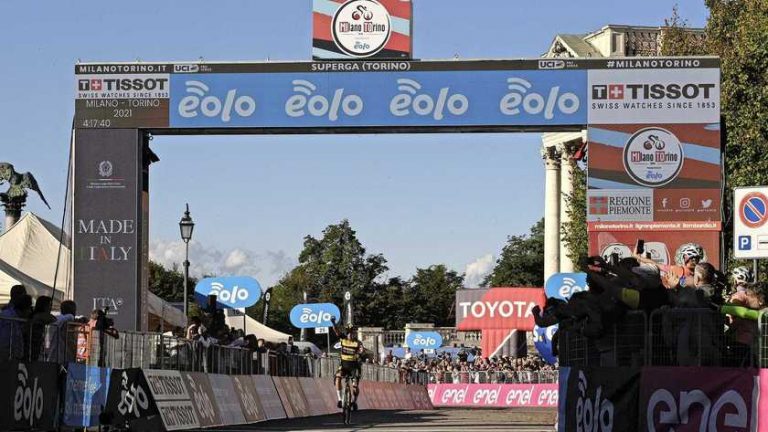 Primoz Roglic wint ook oudste wielerkoers Milaan-Turijn