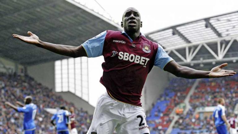 Demba Ba legt uit waarom hij jaren geleden voor transfer in kofferbak naar Londen afreisde