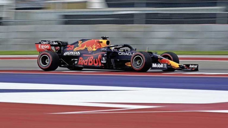 Max Verstappen na tweede training en incident met Lewis Hamilton: ’Het is hier niet makkelijk’