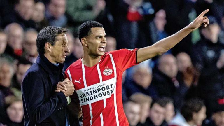 Noni Madueke niet, Cody Gakpo mogelijk wel tegen Ajax