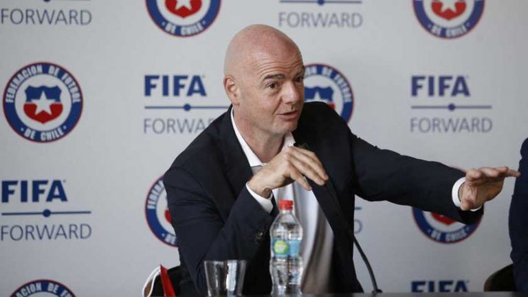 FIFA gaat deze week in gesprek met bondscoaches