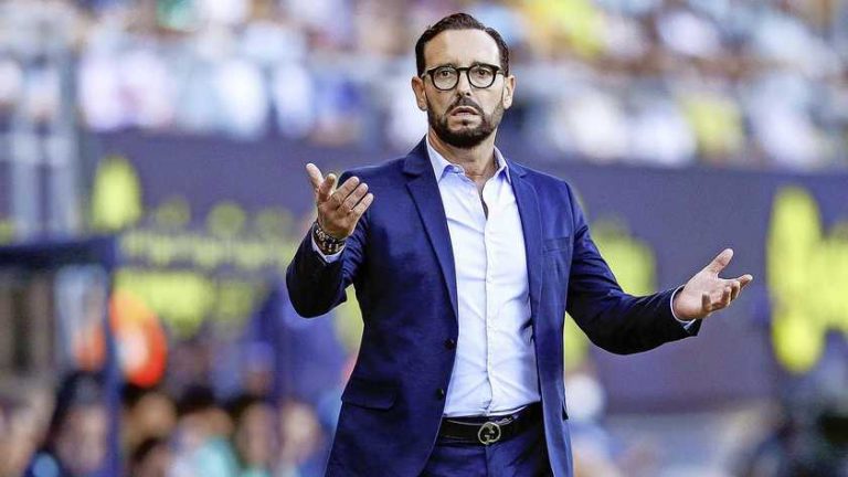 Valencia-trainer José Bordalas hekelt arbitrage: ’Waarom bestaat de VAR?’