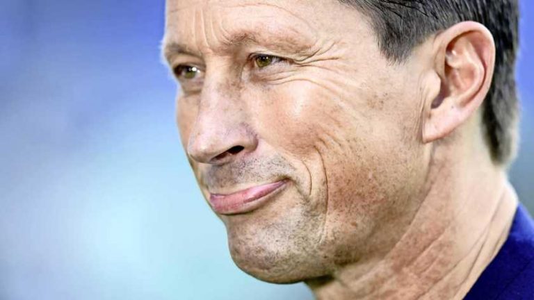 PSV-trainer Roger Schmidt: ‘Ajax heeft in topper een groot voordeel’