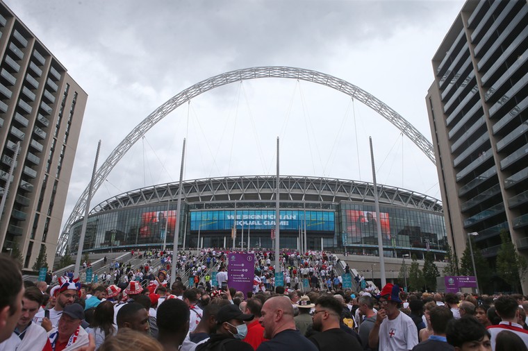 Engeland gestraft voor wangedrag fans