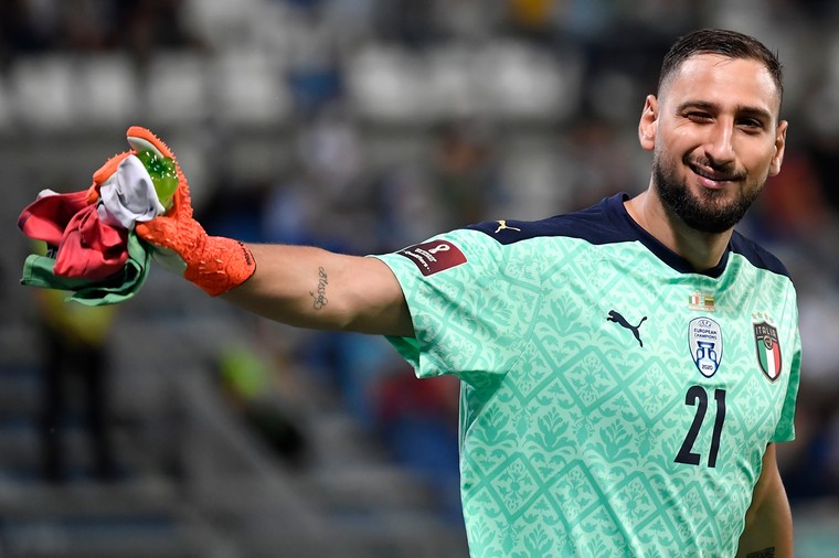 Donnarumma gefileerd in Milaan: ‘Stuk stront, je zult hier nooit welkom zijn!’