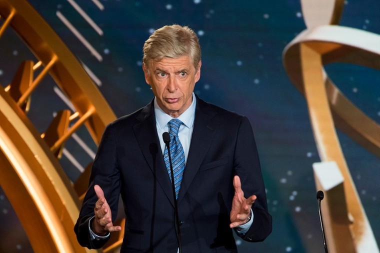 Wenger keert even terug op de bank, ook tegen PSG