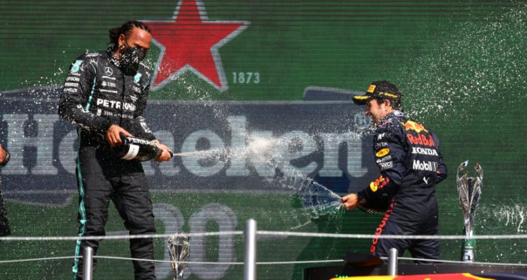 Hamilton legt ‘verkeerd begrepen’ opmerking over Pérez uit
