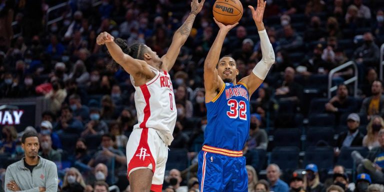 Warriors steviger aan kop na zege op Rockets
