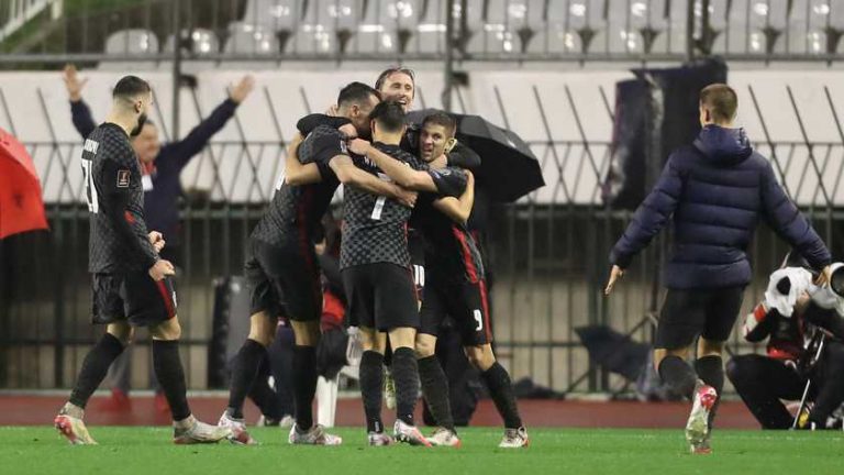 Kroatië plaatst zich voor WK, Macedonië dwingt play-offs af