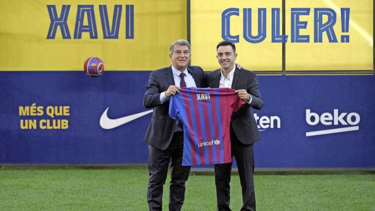 Xavi enthousiast onthaald bij Barcelona: ’Wij kunnen niet gelijkspelen of verliezen’