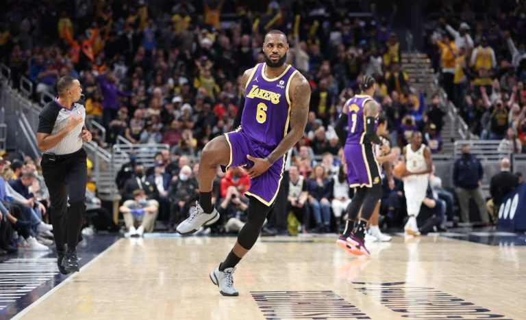 LeBron James krijgt boete en verliest met de Lakers