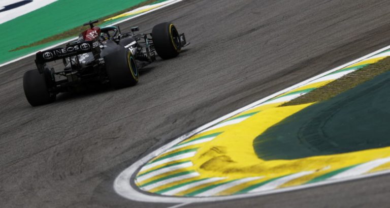 VT1 Brazilië: Hamilton verschalkt Verstappen op Interlagos