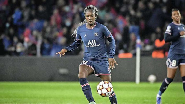 Ongekend: ’Aminata Diallo van PSG laat ploeggenote Kheira Hamraoui mishandelen’