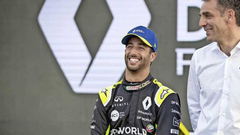 Voormalig Renault-teambaas Cyril Abiteboul komt belofte aan Daniel Ricciardo na en zet tattoo