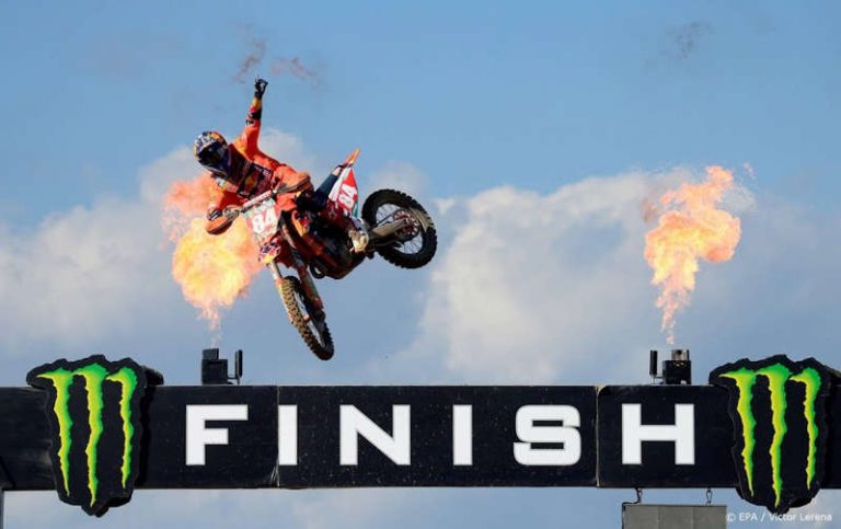 Motorcrosser Herlings gedeeld aan kop met nog één manche te gaan
