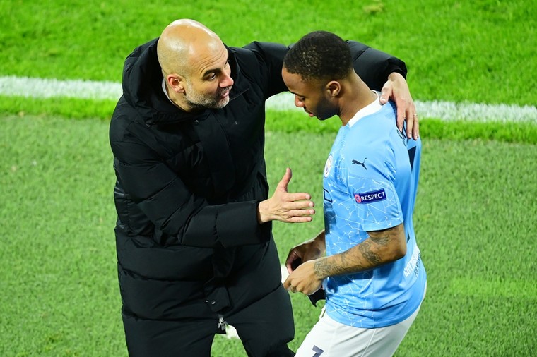 Guardiola reageert op geruchten over transfer Sterling naar Barcelona