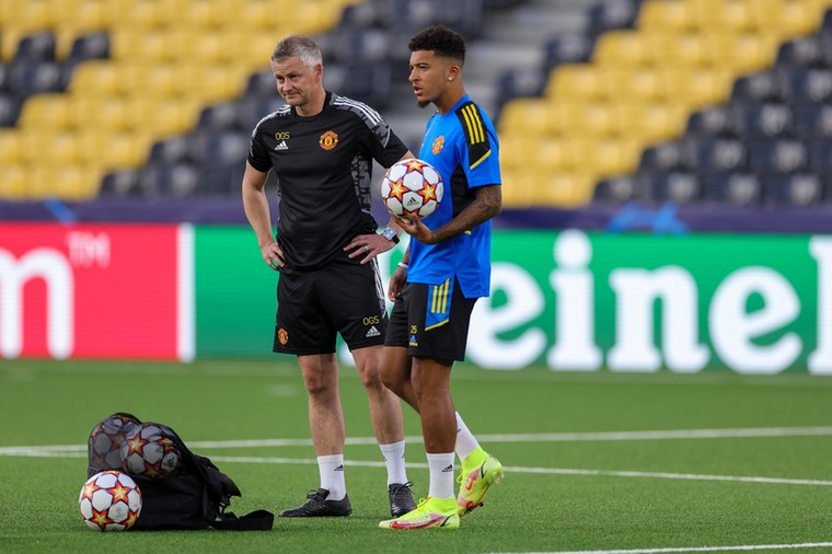 Felle kritiek op Solskjaer na Sancho-experiment: ‘Bijna reden voor ontslag’