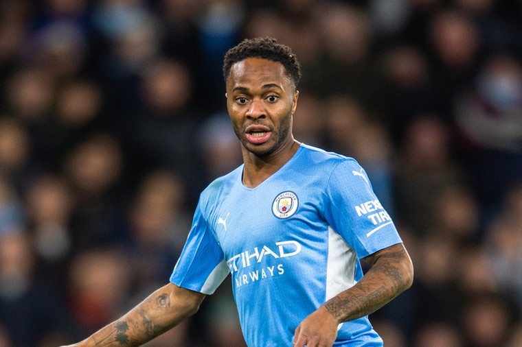 Sterling kan eindelijk weer lachen op middag van schitterende goals