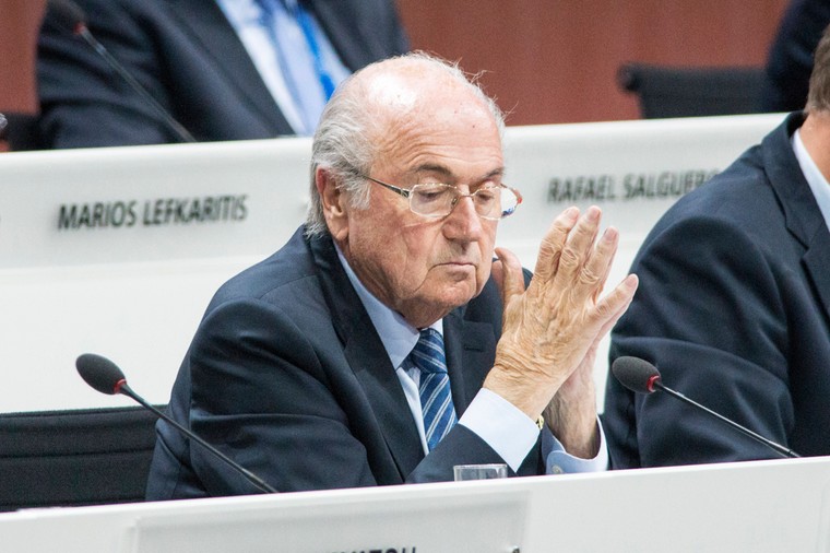 Blatter noemt WK in Qatar ‘een grote fout’ en wijst op Franse ‘interventie’