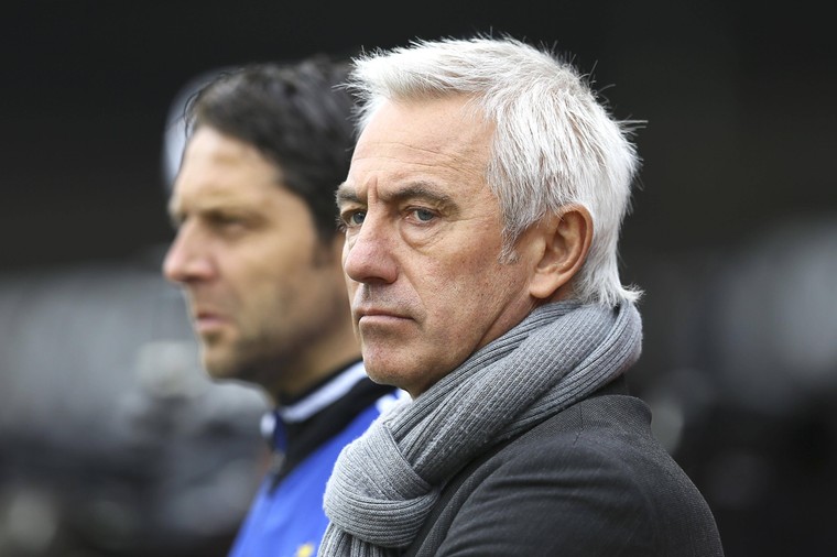 WK raakt verder uit zicht voor Van Marwijk