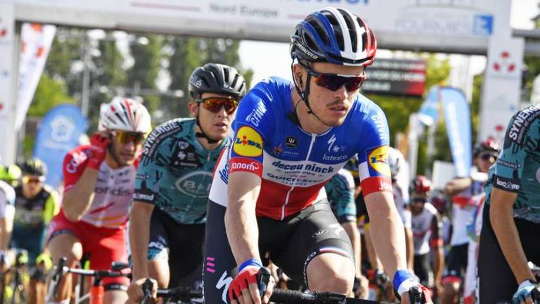 Renners Rémi Cavagna en Mauri Vansevenant aangereden op trainingskamp